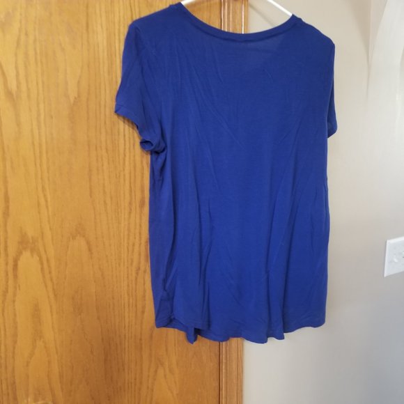 ❤️🛍️Secret Treasures " I Broke Up With My Gym" Lounging T Shirt   Size M❤️🛍️ - Picture 3 of 7